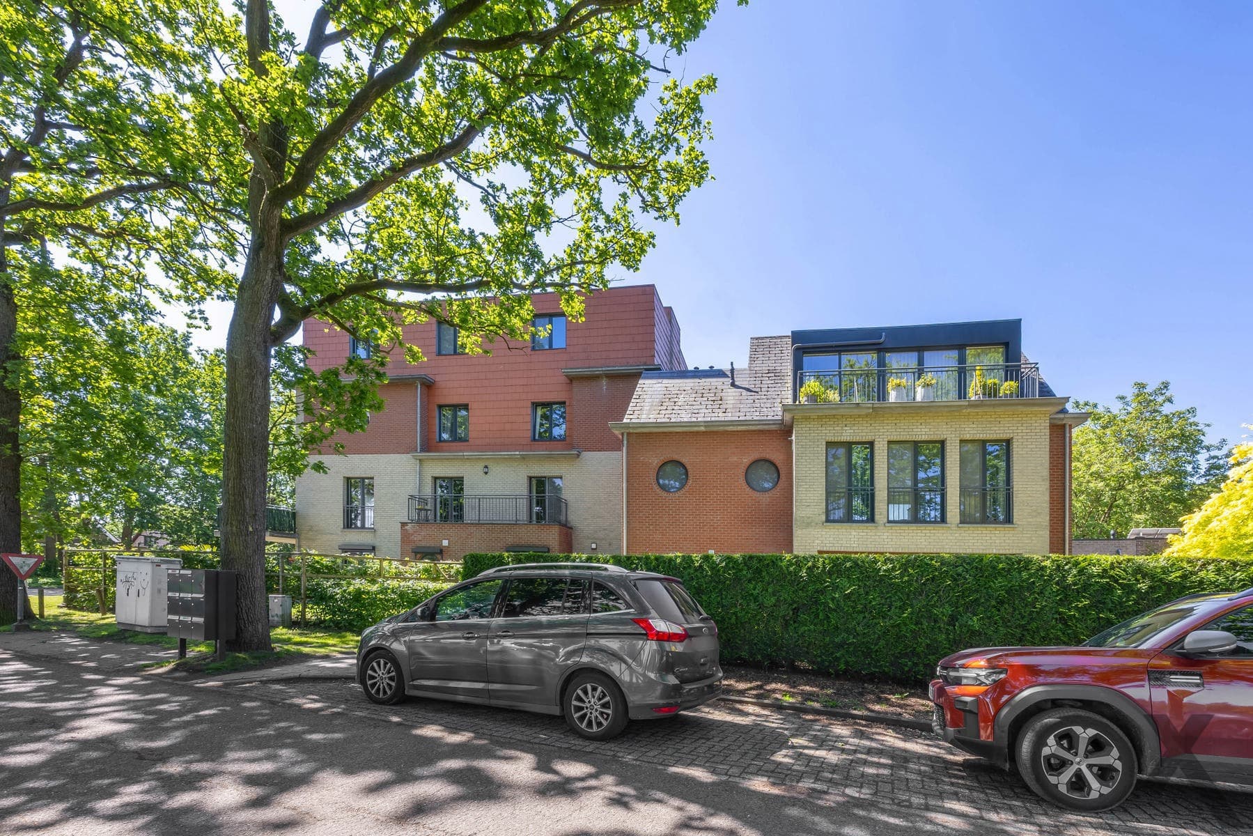 Mooi gelijkvloers hoekappartement met terras en tuintje — foto 2