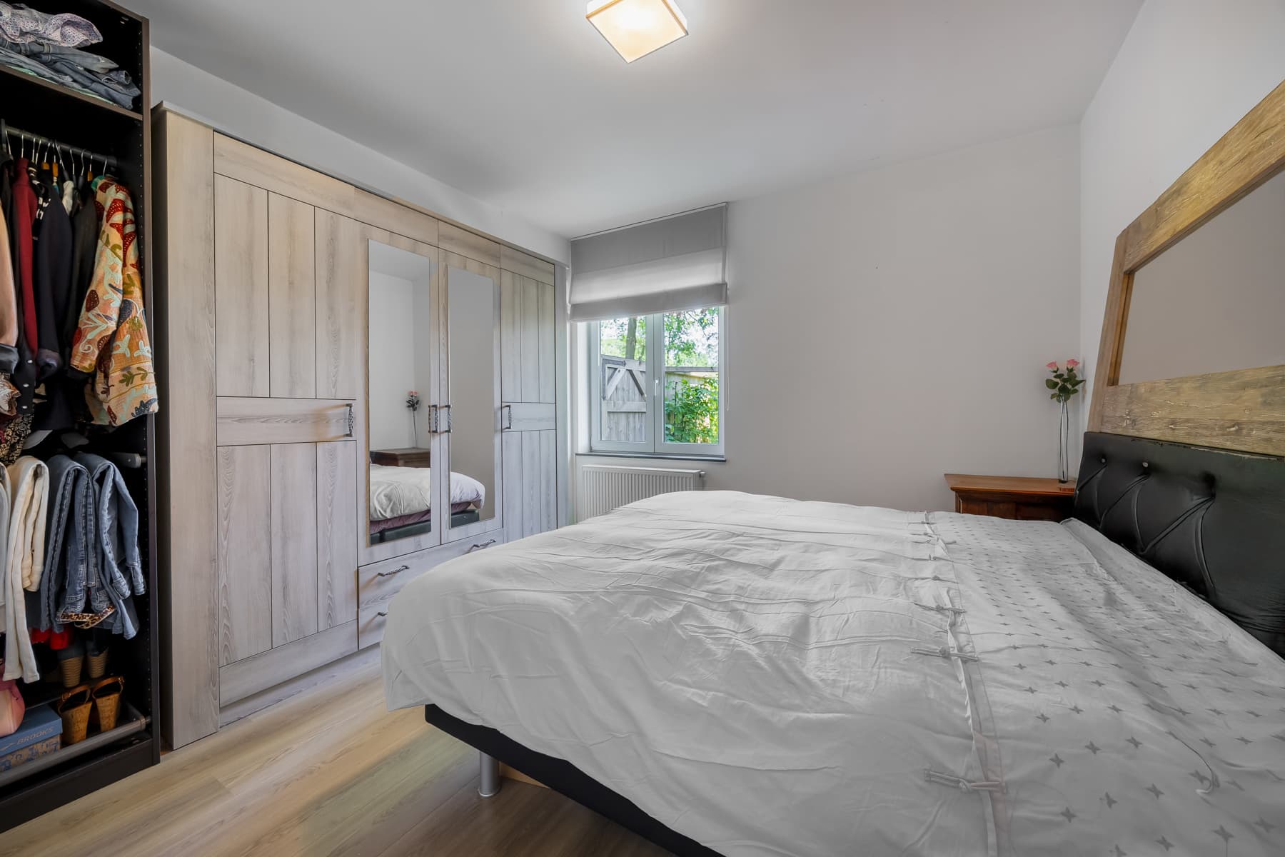 Mooi gelijkvloers hoekappartement met terras en tuintje — foto 11