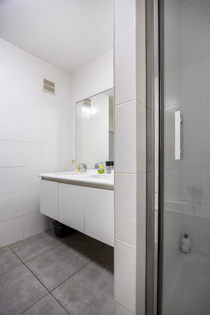 Mooi gelijkvloers hoekappartement met terras en tuintje — foto 14