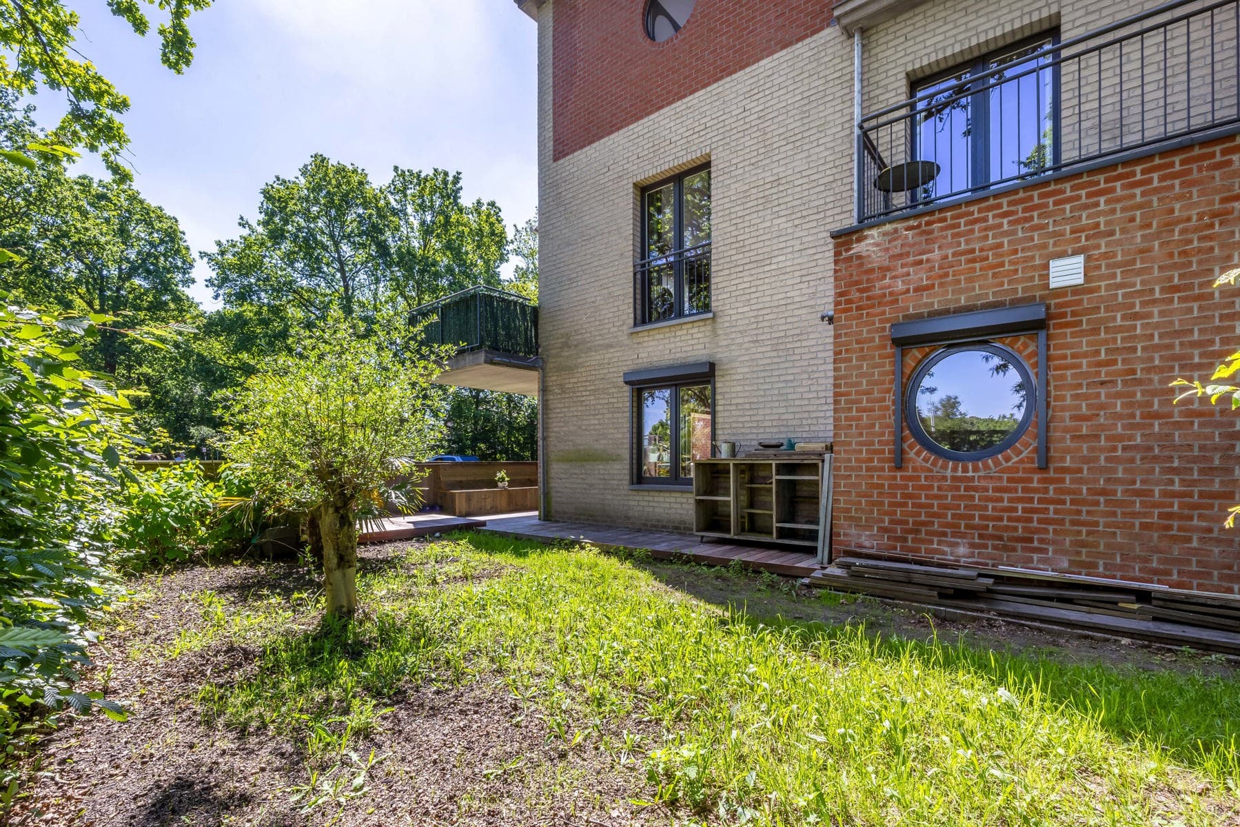 Mooi gelijkvloers hoekappartement met terras en tuintje — foto 21