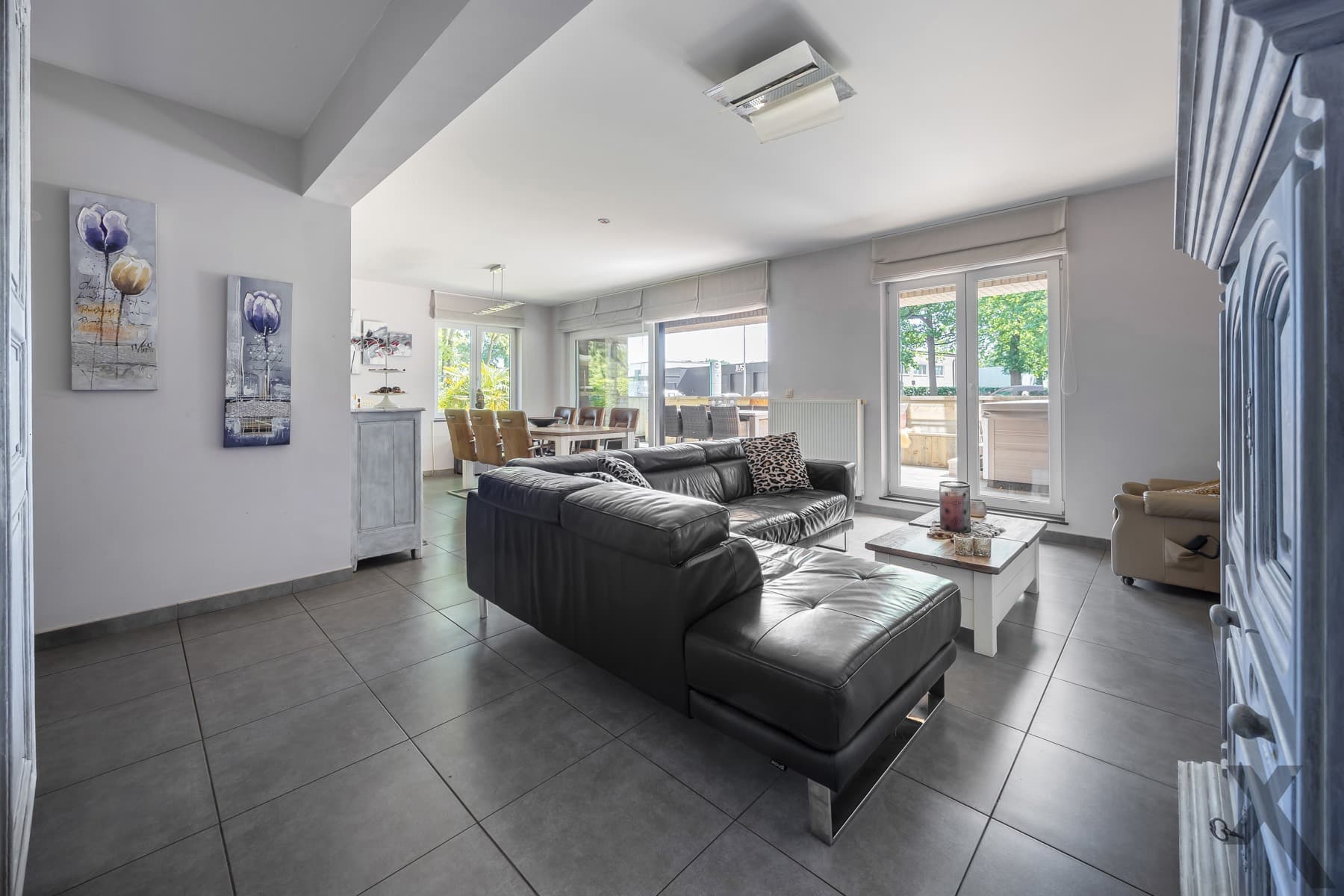 Mooi gelijkvloers hoekappartement met terras en tuintje — foto 3