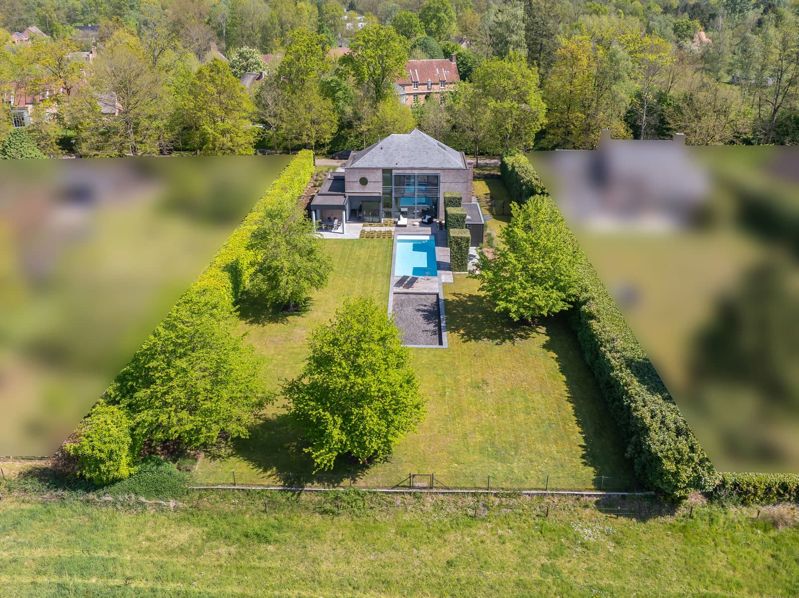 Tijdloze architecturale villa met weids zicht op natuur — foto 28