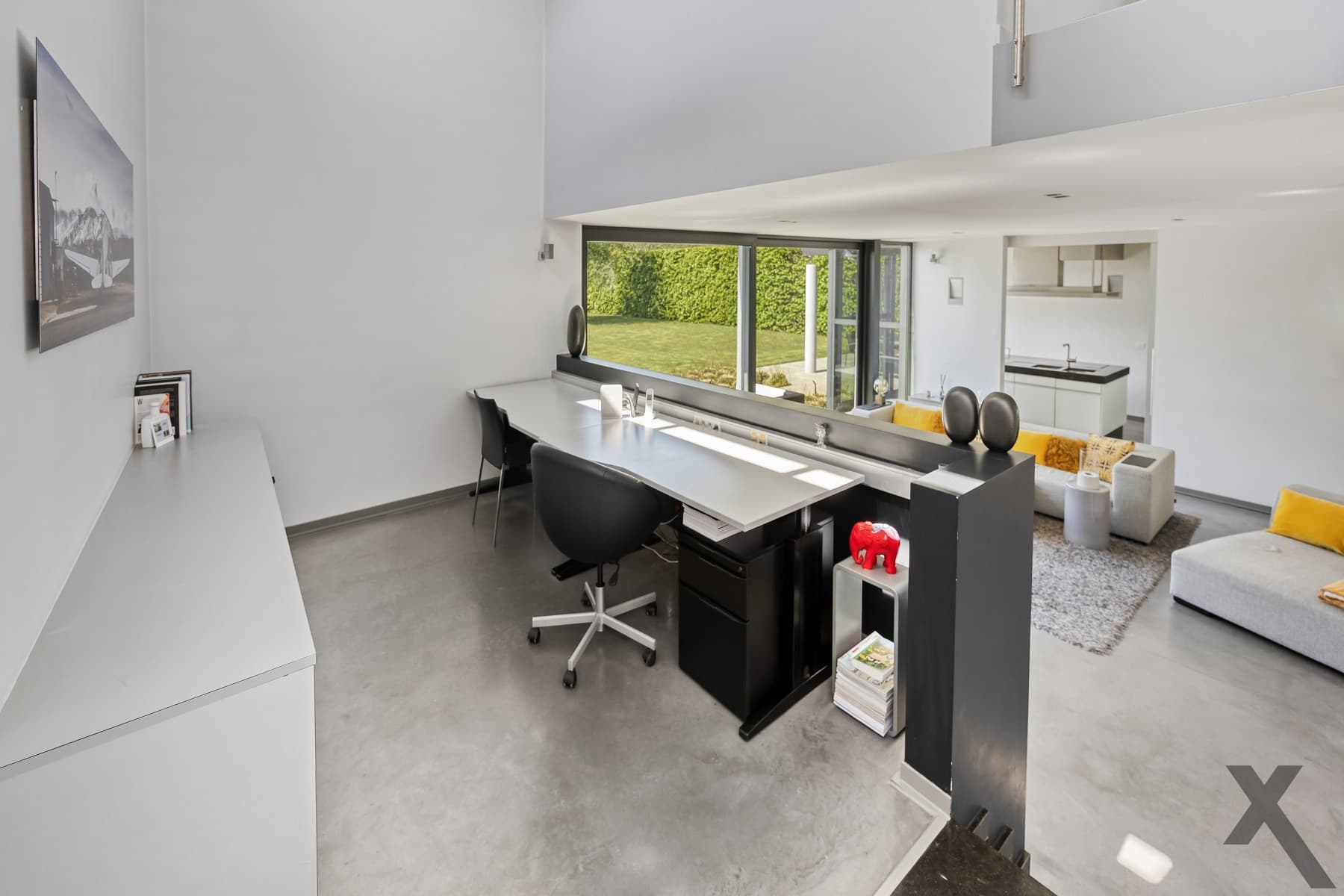 Tijdloze architecturale villa met weids zicht op natuur — foto 8